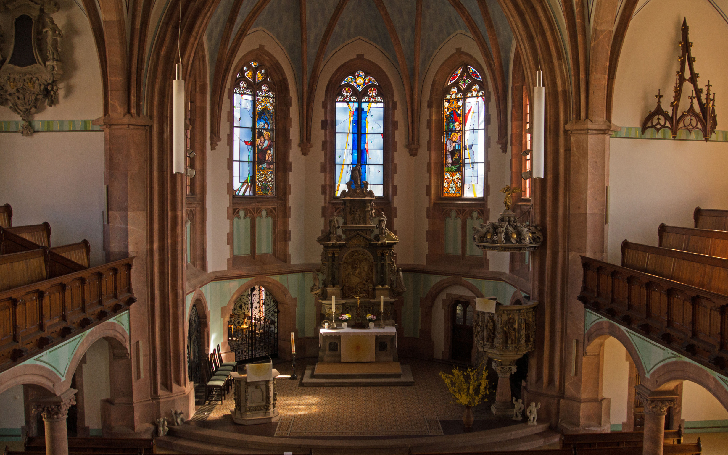 Die Kirche wurde nach St. Nicolaus, dem Schutzpatron der Kaufleute, benannt.